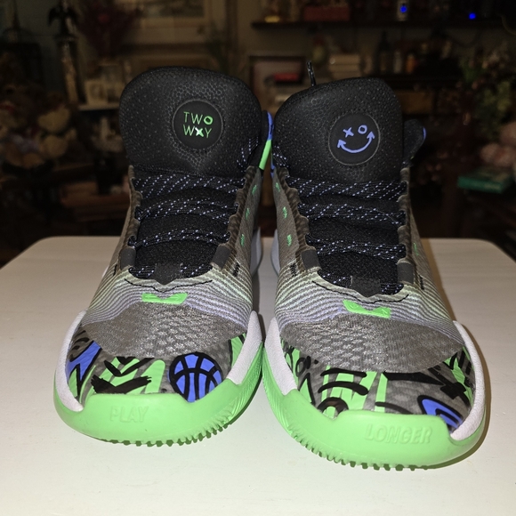 NEW Balance TWO WXY v2 basketball sneakers in the "Black Green Blue" 10.5 Mens - Picture 3 of 12